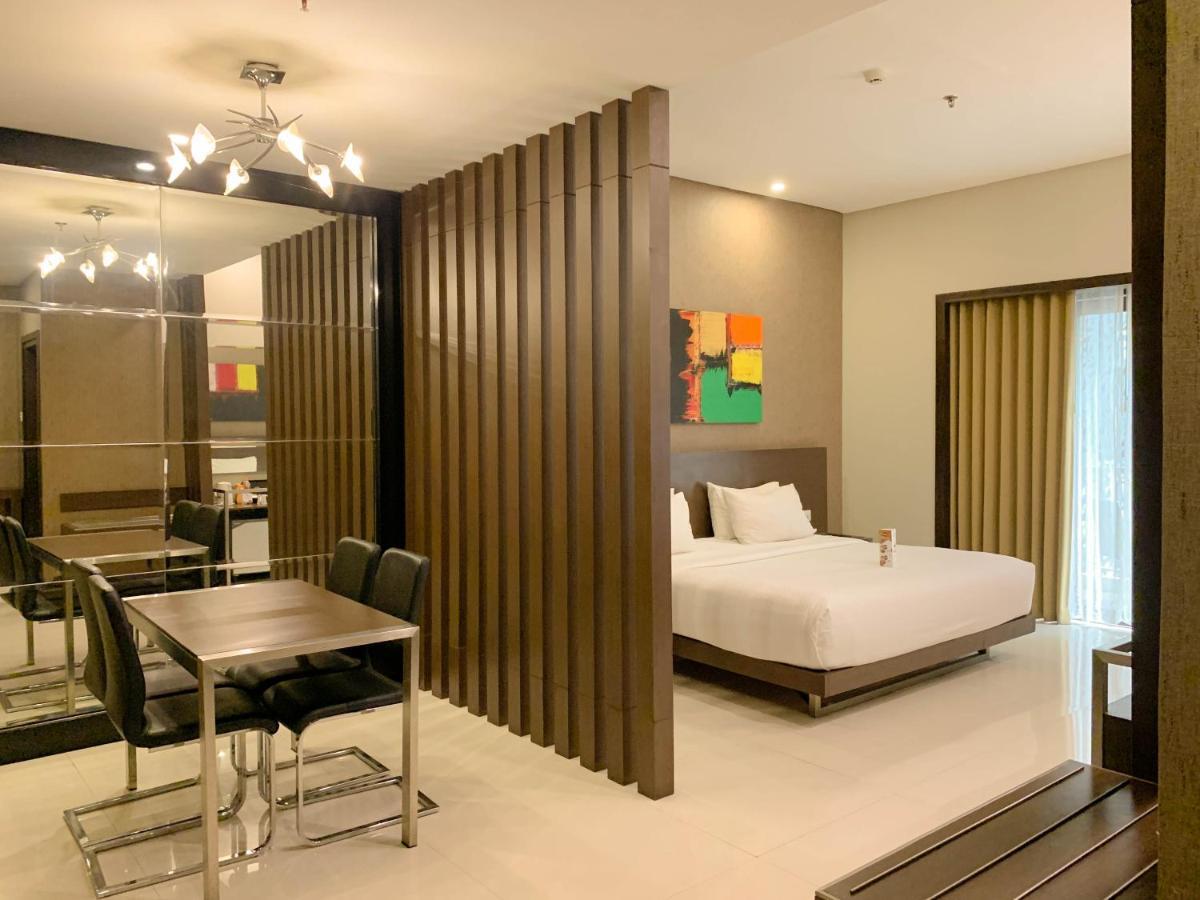 Savana Hotel & Convention Malang Extérieur photo