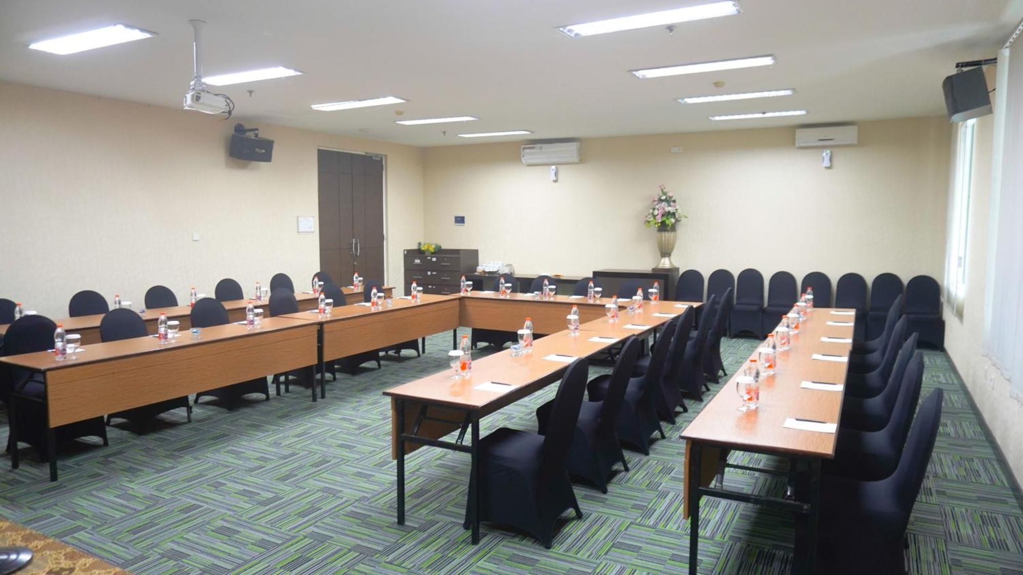 Savana Hotel & Convention Malang Extérieur photo